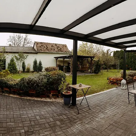 Dom wakacyjny Big Garden House *